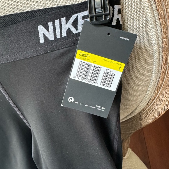 Nike Pro Women's Cropped Mesh Panel Leggings - Picture 4 of 5